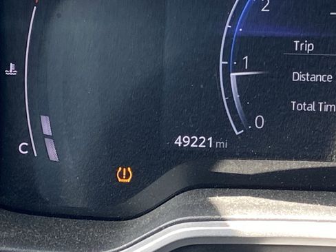 Used 2023 Toyota Corolla Cross XLE image 8