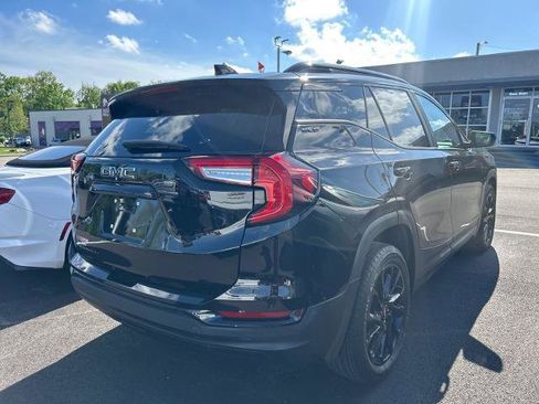 Used 2023 GMC Terrain SLE w/ Driver Convenience Package FWD image 3