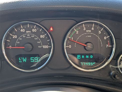 Used 2015 Jeep Wrangler Unlimited Sahara w/ Connectivity Group image 11