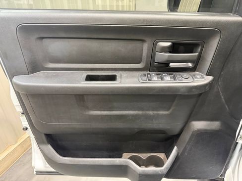 Used 2024 RAM 2500 Tradesman w/ Chrome Appearance Group AWD/4WD image 5