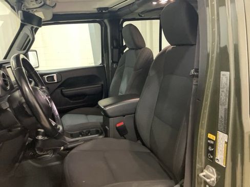 Used 2022 Jeep Gladiator Willys image 11
