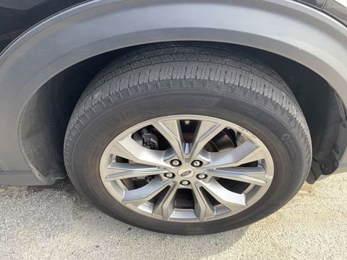 Certified 2023 Ford Explorer Limited image 9