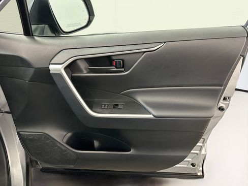 Used 2025 Toyota RAV4 LE image 33