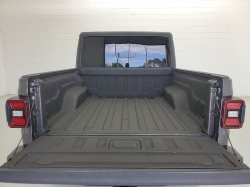 Used 2024 Jeep Gladiator Sport AWD/4WD image 9