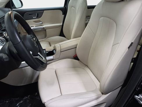 Used 2021 Mercedes-Benz GLB 250 4MATIC image 13