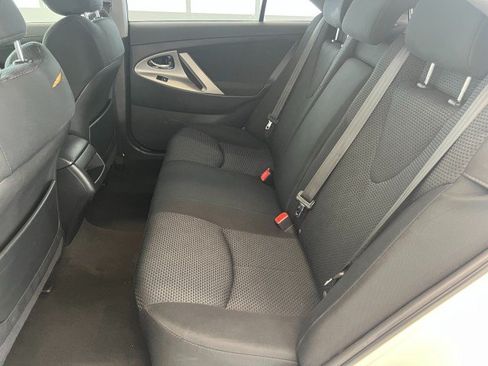 Used 2010 Toyota Camry LE FWD image 29