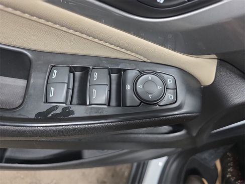 Used 2022 Chevrolet Traverse LT image 28