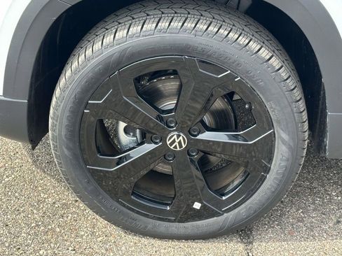 New 2025 Volkswagen Taos SE AWD/4WD image 7