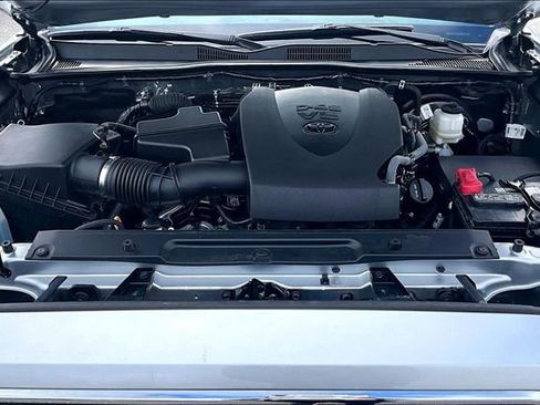 Used 2022 Toyota Tacoma SR5 w/ Technology Package image 25