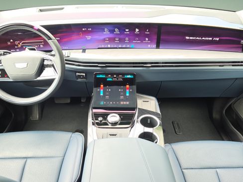 Used 2025 Cadillac Escalade IQ Luxury 2 w/ LPO, Premium Carpet Package AWD/4WD image 7