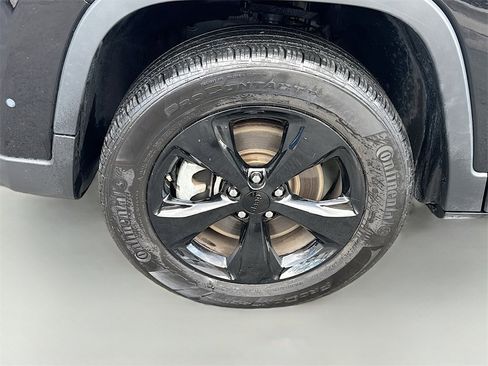 Used 2023 Jeep Cherokee Altitude Lux image 31