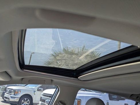 Used 2018 Toyota Camry SE w/ Moonroof Package image 20