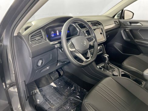 Used 2022 Volkswagen Tiguan SE image 9