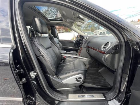 Used 2011 Mercedes-Benz GL 550 4MATIC image 39