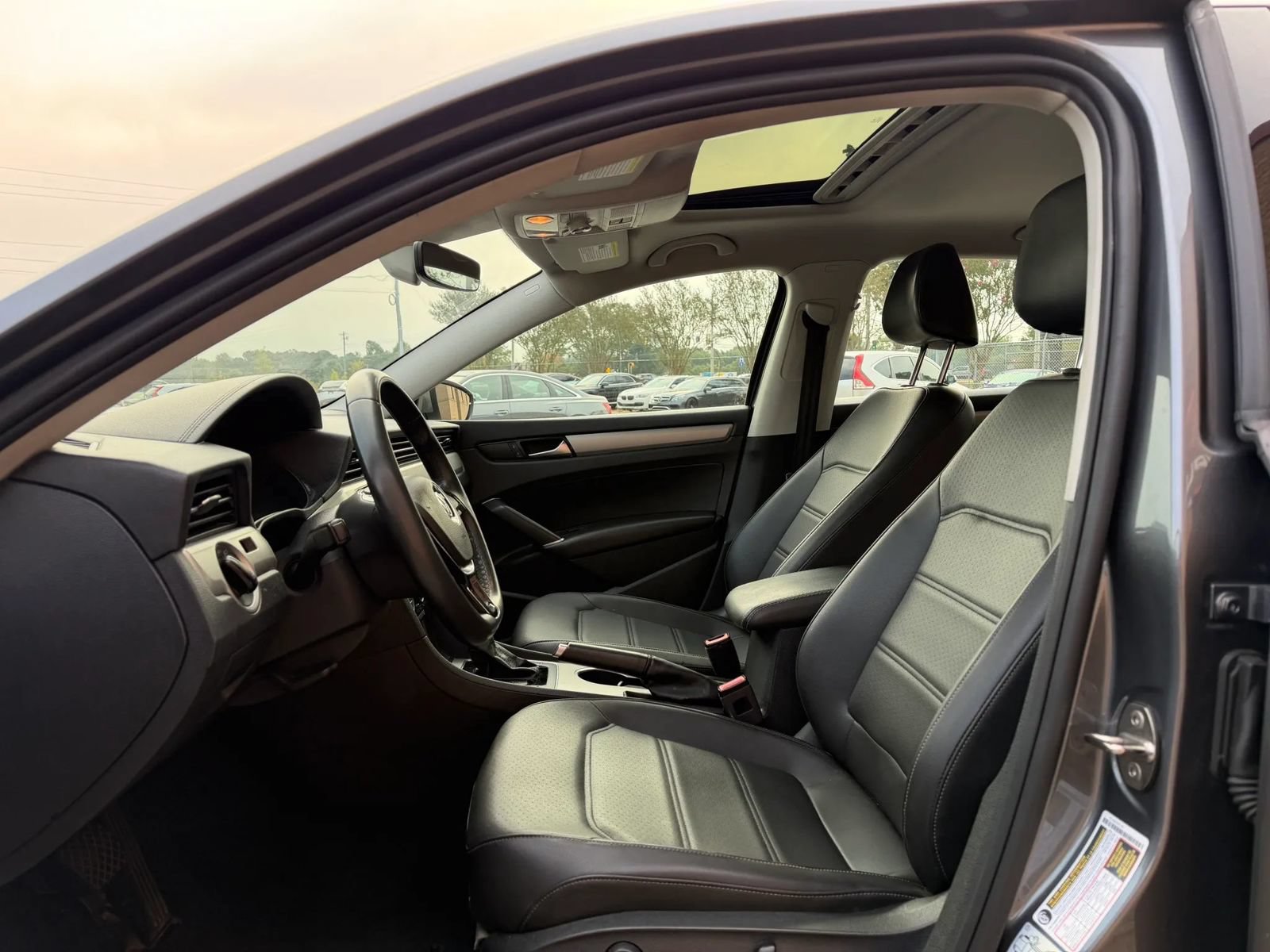 Used 2021 Volkswagen Passat 2.0T SE FWD image 8