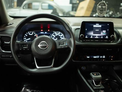 Used 2022 Nissan Rogue SV FWD image 18