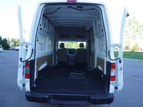 Used 2016 Nissan NV 2500 SV RWD image 9