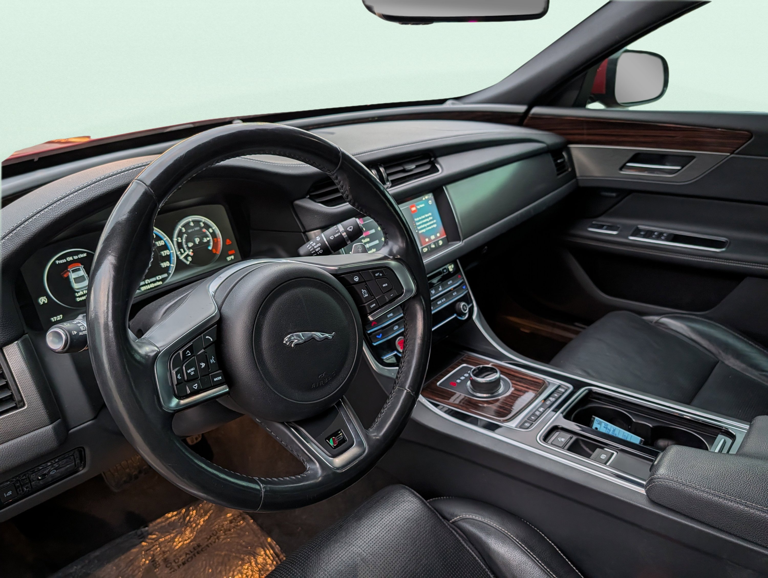 Used 2018 Jaguar XF S RWD image 15
