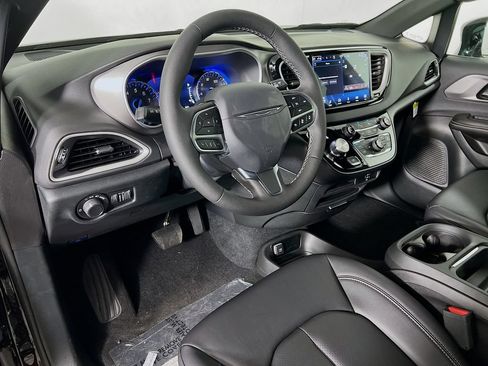 New 2027 Chrysler Pacifica LX FWD image 9