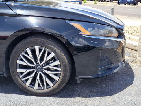 Used 2024 Nissan Altima 2.5 SV FWD image 5