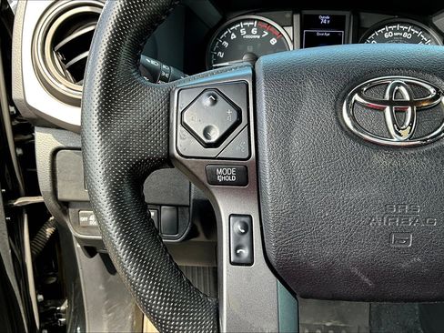 Used 2022 Toyota Tacoma TRD Sport w/ TRD Premium Sport Package image 11