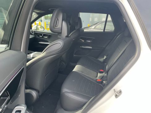 Used 2025 Mercedes-Benz GLC 350e 4MATIC image 5