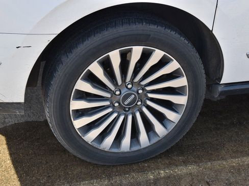 Used 2018 Lincoln Navigator L Reserve w/ Technology Package image 15