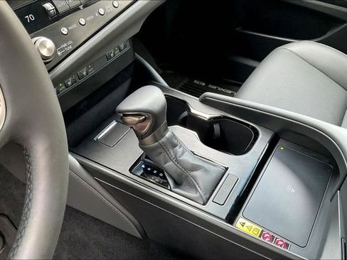 Certified 2024 Lexus ES 250 w/ Premium Package AWD/4WD image 18