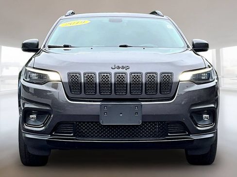 Used 2019 Jeep Cherokee Latitude Plus AWD/4WD image 2