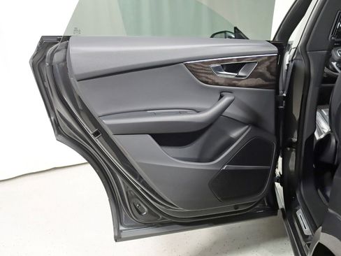 Used 2021 Audi Q8 Premium Plus w/ Premium Plus Package AWD/4WD image 39