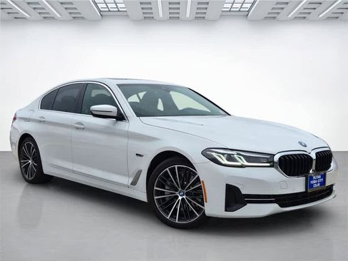 Used 2022 BMW 530e w/ Premium Package image 8