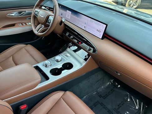 Used 2026 Genesis GV70 2.5T Advanced image 17