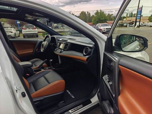 Used 2018 Toyota RAV4 SE w/ Power Extra Value Package AWD/4WD image 29