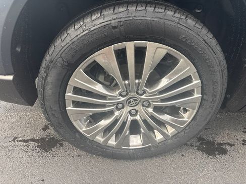 Certified 2023 Toyota Venza Limited AWD/4WD image 10
