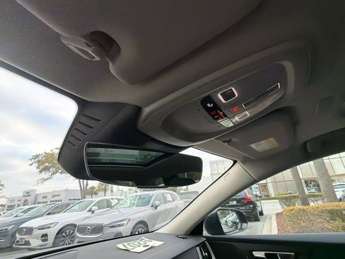 Certified 2025 Volvo V60 B5 Cross Country Plus image 33