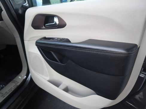 Used 2023 Chrysler Voyager LX FWD image 36