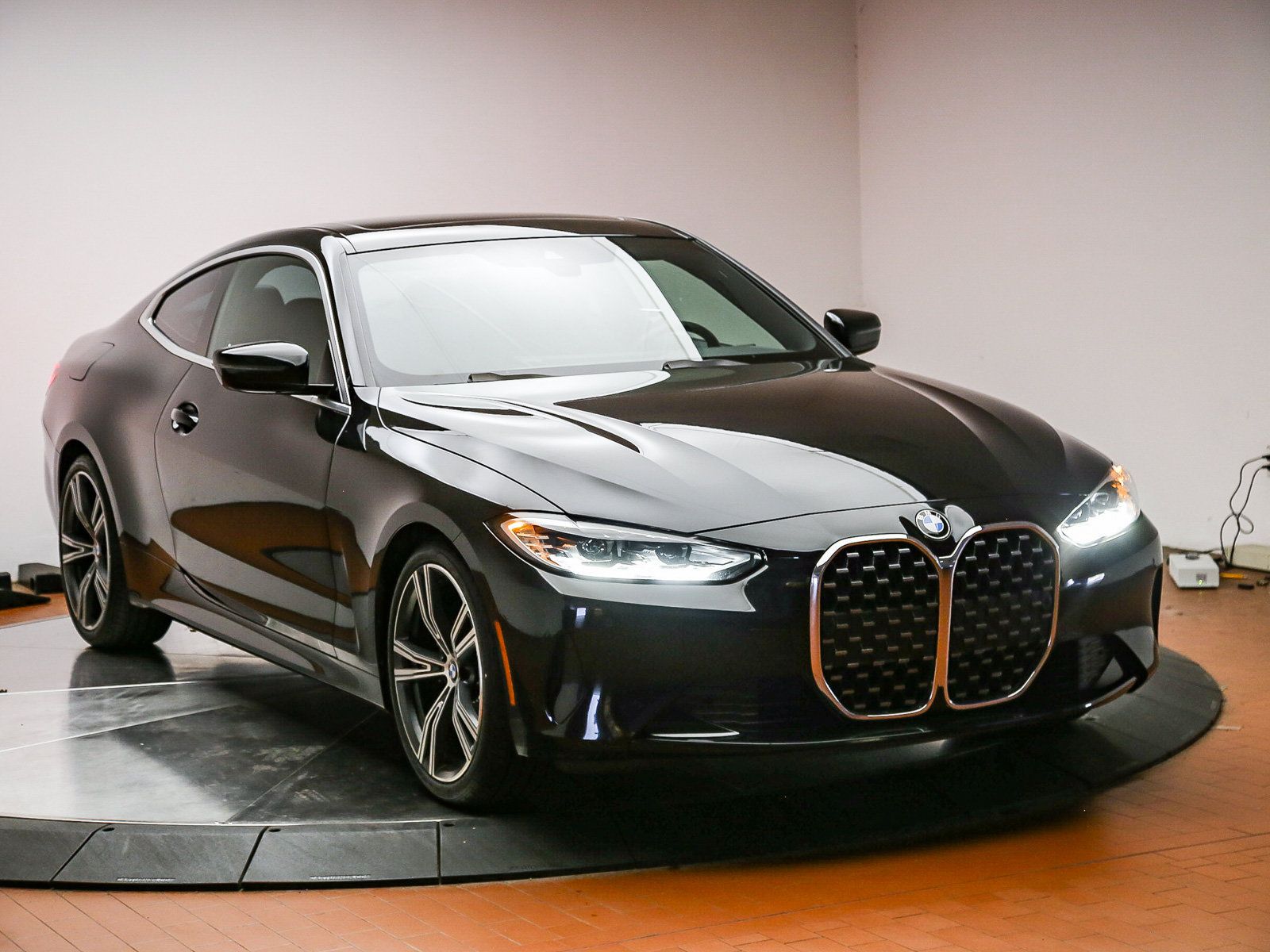Used 2024 BMW 430i Coupe w/ Convenience Package RWD image 3
