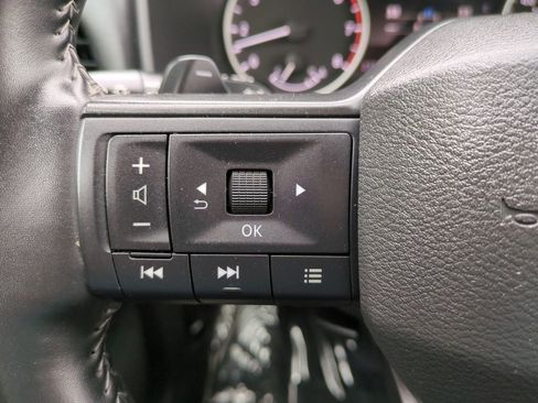 Used 2025 Nissan Rogue SV FWD image 23