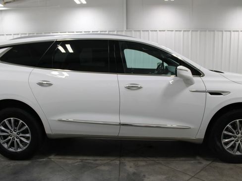 Used 2023 Buick Enclave Essence image 11