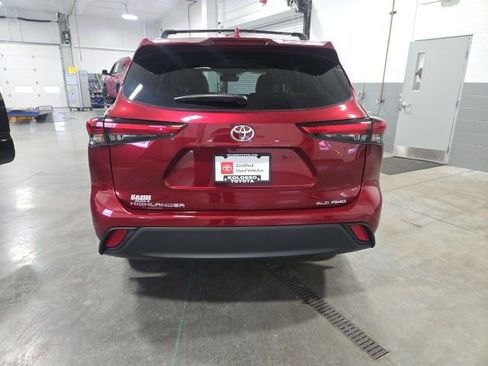 Used 2023 Toyota Highlander XLE image 5