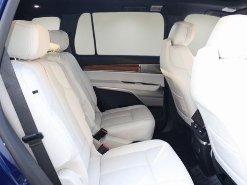 New 2026 Cadillac Vistiq Sport w/ LPO, Floor Liner Package image 19