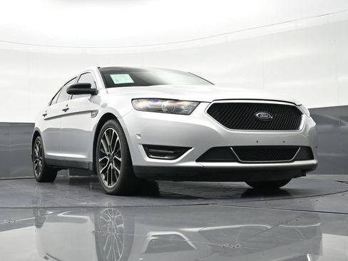 Used 2018 Ford Taurus SHO w/ Driver Assist Package AWD/4WD image 28