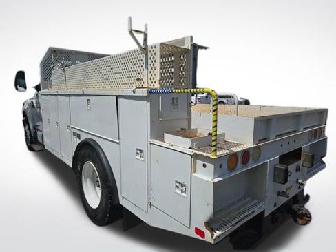 Used 2017 Ford F750 2WD Regular Cab Super Duty image 8