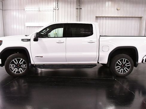 Used 2024 GMC Sierra 1500 AT4 w/ AT4 Preferred Package image 4