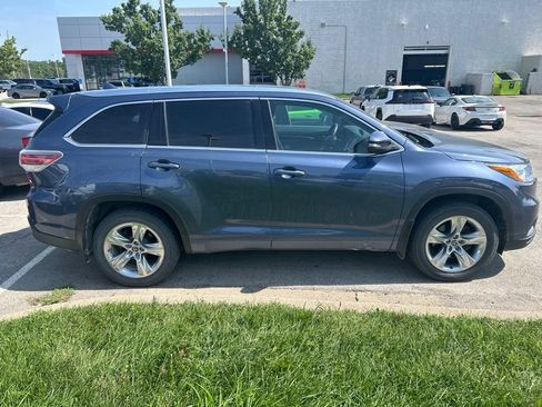 Used 2016 Toyota Highlander Limited w/ Driver Technology Package AWD/4WD image 3