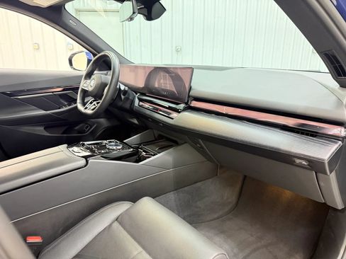 Used 2025 BMW i5 xDrive40 w/ Executive Package AWD/4WD image 14