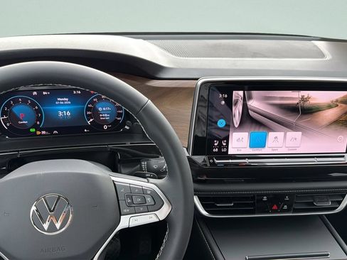 New 2026 Volkswagen Atlas SE FWD image 31