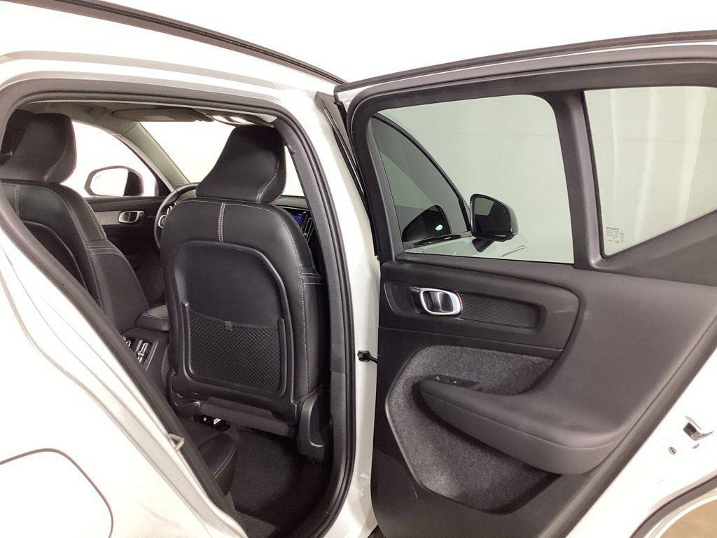 Used 2024 Volvo XC40 B5 Plus w/ Protection Package Premier AWD/4WD image 24