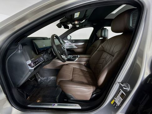 Used 2025 BMW 750e xDrive w/ Executive Package image 22