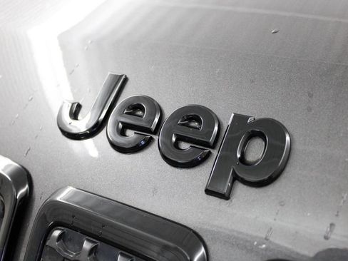 Used 2020 Jeep Cherokee Latitude Plus FWD image 38